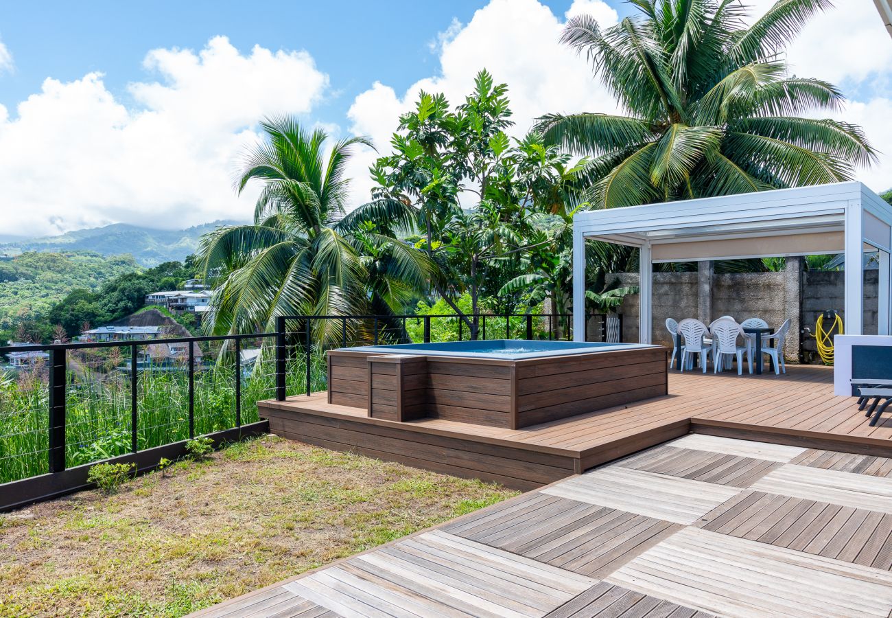 Villa in Papeete - St Ame House Papeete avec Vue et Piscine 