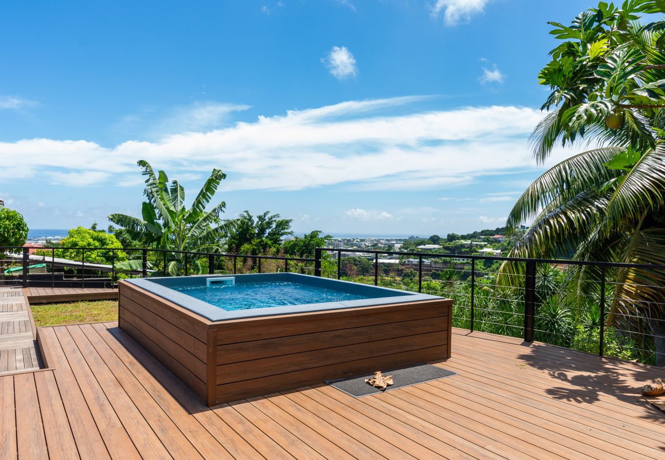 Villa in Papeete - St Ame House Papeete avec Vue et Piscine 