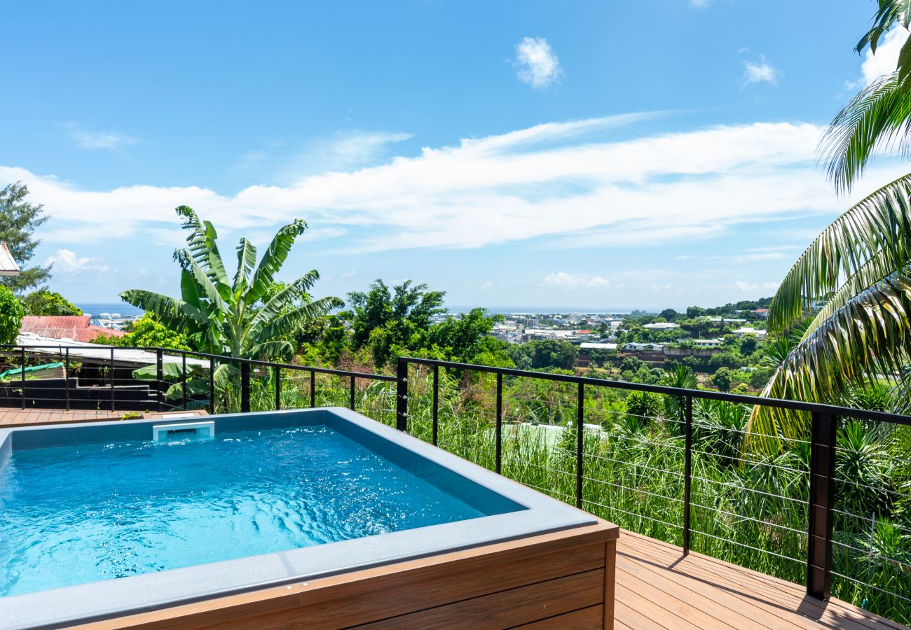 Villa in Papeete - St Ame House Papeete avec Vue et Piscine 