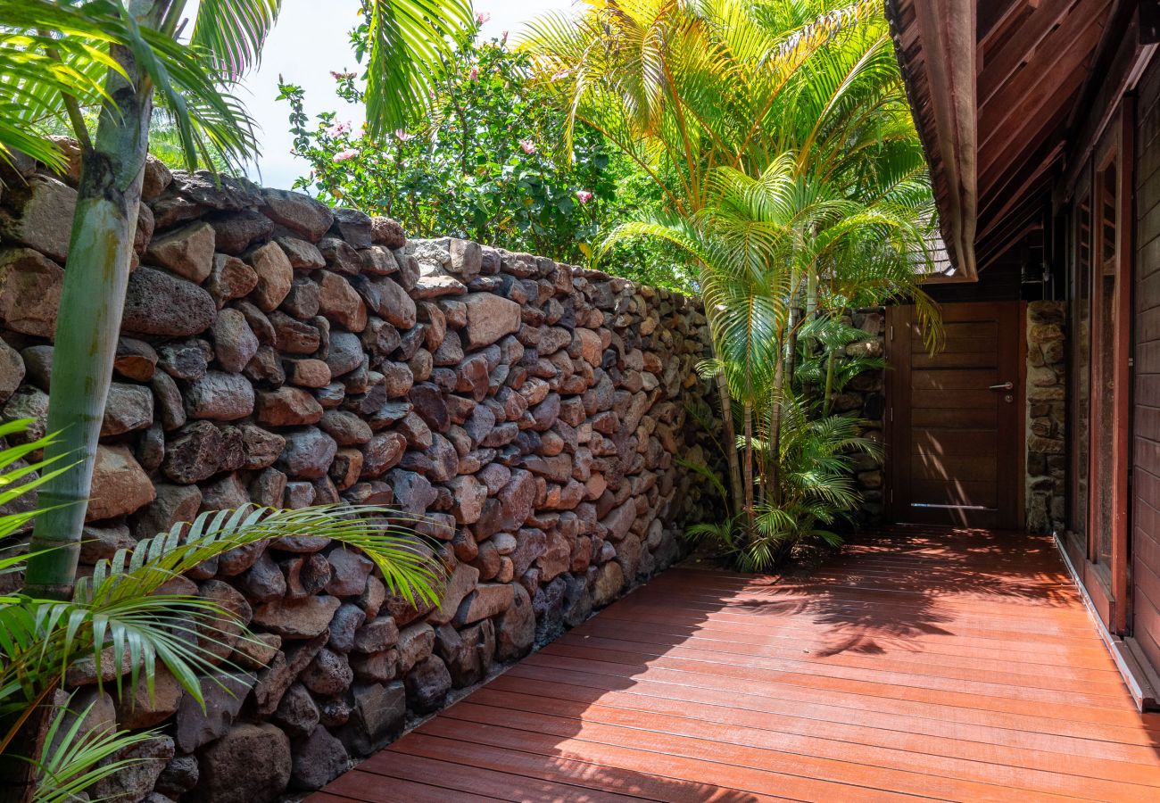 Villa in Tiahura - TeRai Legends Villa in Moorea wJacuzzi