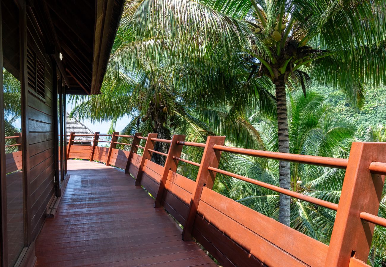 Villa in Tiahura - TeRai Legends Villa in Moorea wJacuzzi